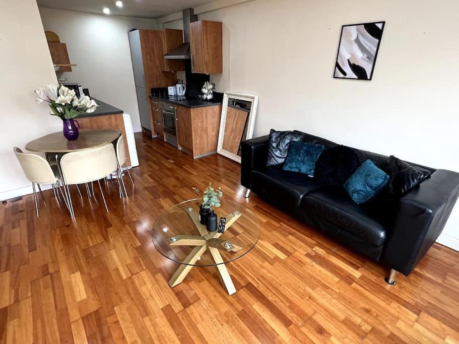 Entire Flat, 2 Bedroom & 2 Bathrooms In Birmingham Eksteriør bilde