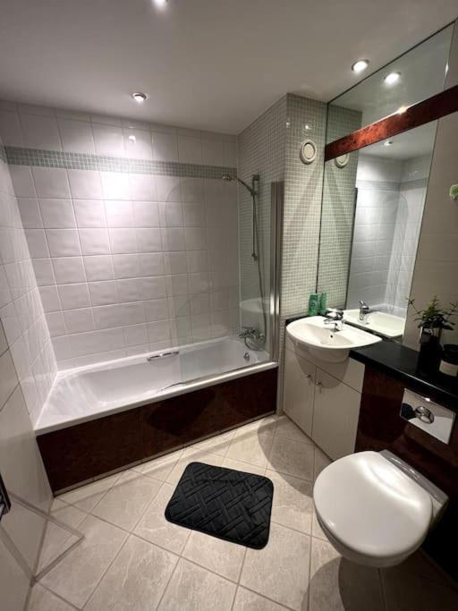 Entire Flat, 2 Bedroom & 2 Bathrooms In Birmingham Eksteriør bilde